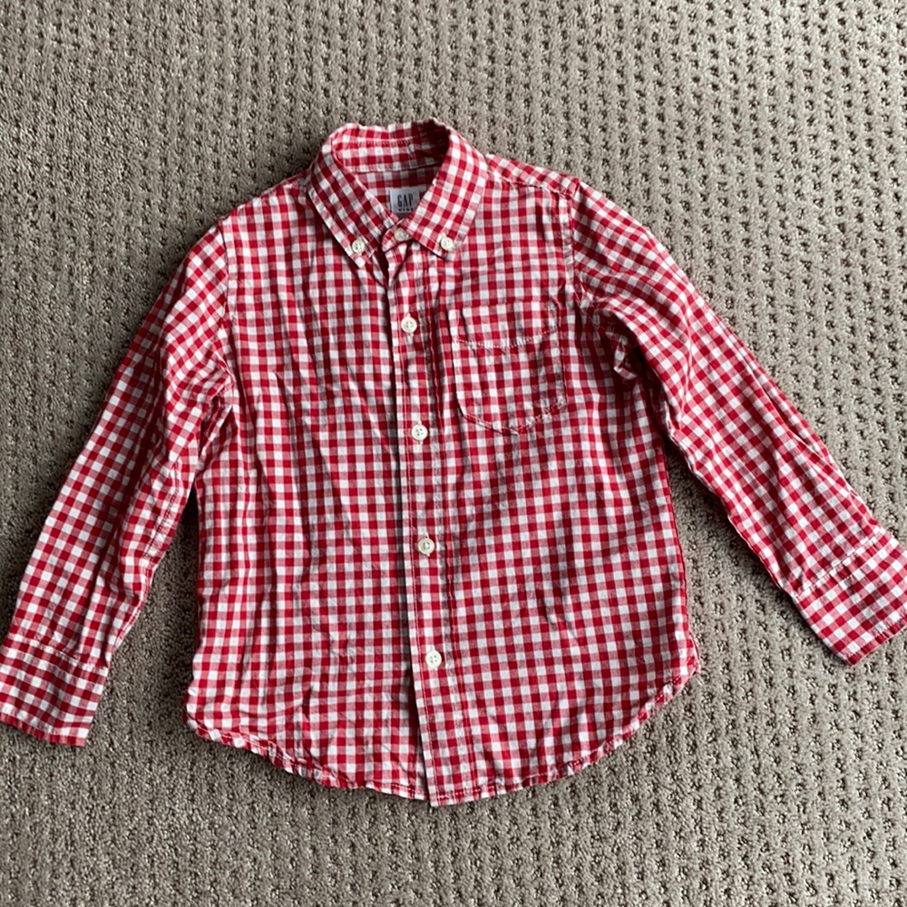 Gap Kids button up shirt, red/white. Size XS 4-5